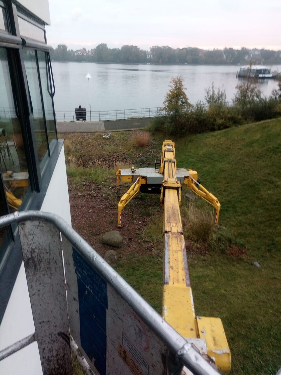 Glasreinigung mit Hebebühne